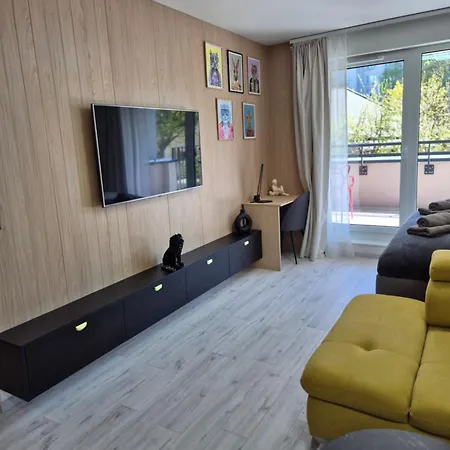 Alfa With Private Garden And Free Garage Parking Apartment *